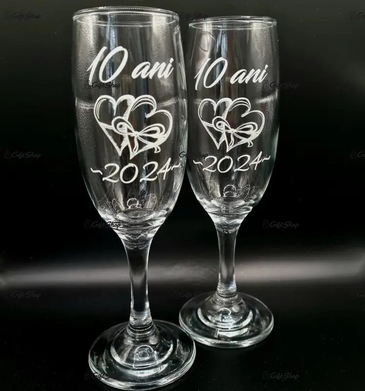 Aniversare 10 ani inimi,  cu anul in curs, set 2 pahare cu mesaj in cutie